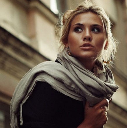 Три невероятни идеи как да носите шал (Видео)