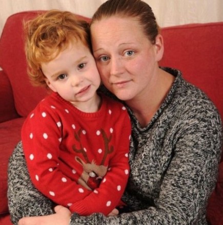 Трагедия! Майка спря химиотерапията на малката си дъщеричка, за да прекара спокойно Коледа