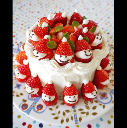 Забавна идея за коледен десерт с ягоди