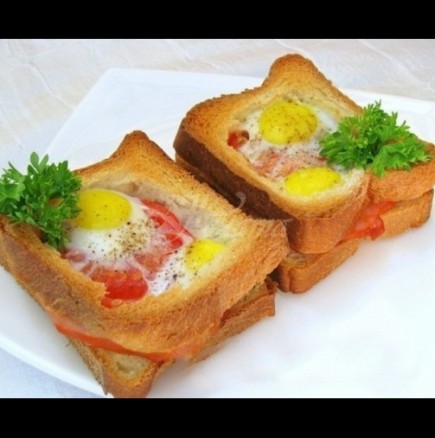 Тези пълнени сандвичи са ми коронната рецепта за закуска - стават разкошни с каквото има в хладилника: