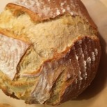 Домашен хляб по известната рецепта на Юлия Висоцка-Пухкав става и толкова ароматен, че още топъл се разкъсва на залци и се омита!