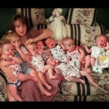 Преди 23 години Боби роди седемзнаци- Ето как изглеждат днес пораснали!