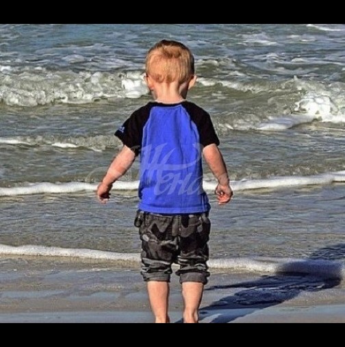 3 годишно момче се загуби на плажа, но умен човек успя да намери майка му само за 3 минути-Снимки
