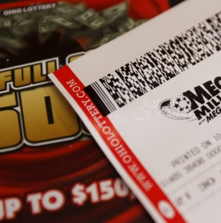 Мъж победи рака за втори път и спечели 4.6 милиона долара от лотарията