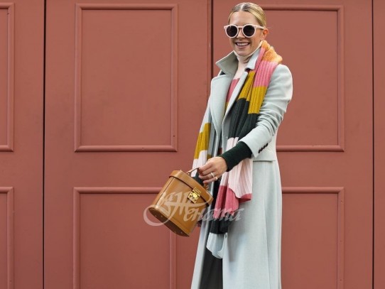 25 идеи как да съчетаваме шала с палтото, за да изглеждаме скъпо облечени (Галерия)