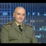 Другото лице на генерала - ето какво прави проф.Мутафчийски, когато е без униформа (Мили снимки):