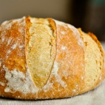 Домашен хляб без много усилия, пухкав, мекичък с хрупкава коричка и божествен аромат