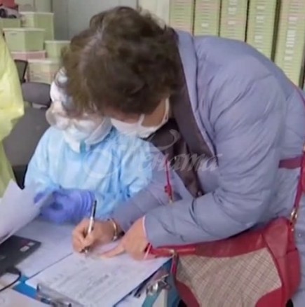103-годишна китайка се излекува от коронавирус за 6 дни!-Снимки
