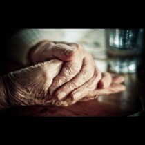 Златна душа! Баба на 80 дари цялата си пенсия на болницата в Исперих (Снимки):