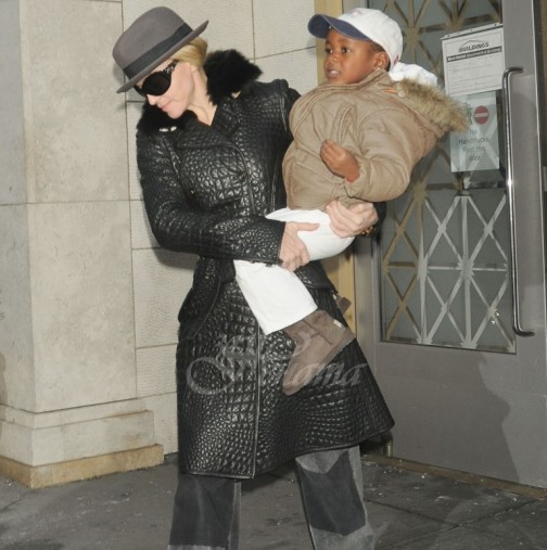През 2006 г. Мадона осинови момченце от Малави. Ето как изглежда днес то (Снимки):