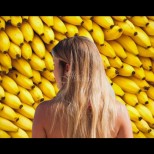 Тази жена яде по 50 банана на ден и приема по 5000 калории дневно! Ето как изглежда тялото ѝ (Снимки):