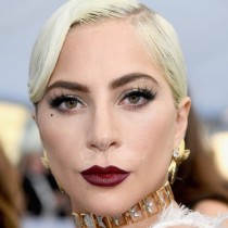 Лейди Гага шашна всички с тези снимки на разпуснато тяло по време на карантина, но важното е, че не й пука (снимки)