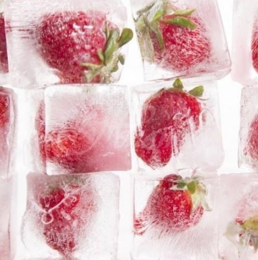Топ 3 най-добри начини за замразяване на ягоди за зимата и да запазите вкуса и вида им