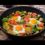 Лятна селска топеница - малко зеленчуци, малко яйчица и става мозък! Лека, свежа и чудно ароматна: