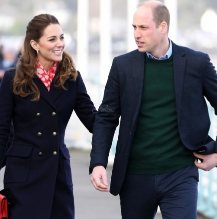 Принц Уилям се изложил ужасно на първата среща с Кейт - ето неловката ситуация (Снимки):