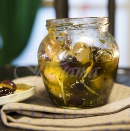 Киснете маслинките в тази марина за 1 нощ и не може да спреш да ги ядеш