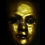 Мастит бизнесмен брои 4000 долара за златна маска срещу COVID-19! Ето ювелирното творение (Снимки):