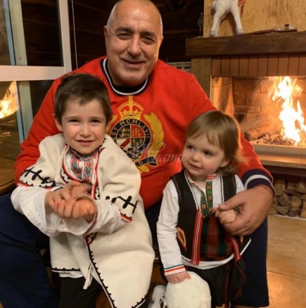 Докато всички искат оставката му, Бойко Борисов вдигна купон за рождения ден на внук си. Вижте порасналия Иван (Снимки):