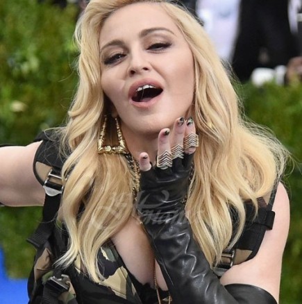 Мадона на 61 е неузнаваема, показа перфектно тяло и нова визия (снимки)