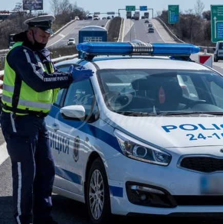 Двама мъже загинаха в тежка катастрофа-снимка