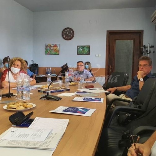 Министърът на образованието Красимир Вълчев с последни новини за учебната година.
