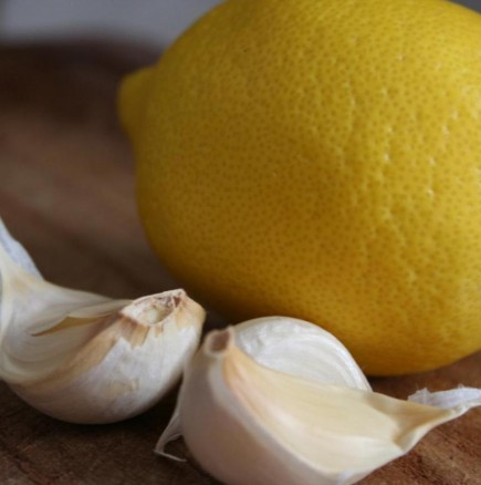 Рецепта за домашен  лек за атеросклероза с лимон и чесън