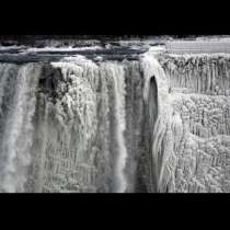 Замръзна Ниагарският водопад 