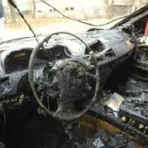 Водач изгоря в колата си при сблъсък в дърво