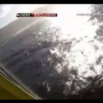 Видео, заснето от пътник по време на полет със самолет, който се разбива в океана