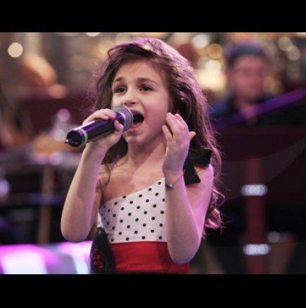 Новата песен на 9-годишната дете-чудо Крисия от "Шоуто на Слави" - Видео