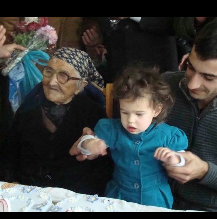 Баба отпразнува 100-годишен юбилей