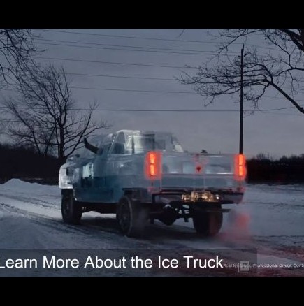 Интересно! Автомобил, направен от лед, пропътува 4 километра 