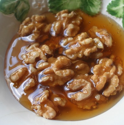 Вълшебна рецепта от мед и орехи за спасение от много болести