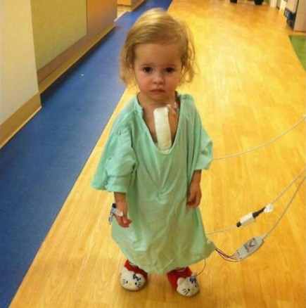 Това момиченце претърпя операция на сърцето