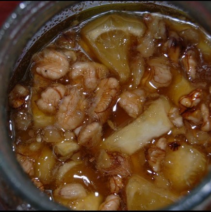 Рецепта с мед, чесън, орехи и пшеница, която доказано лекува от ракови и тумори