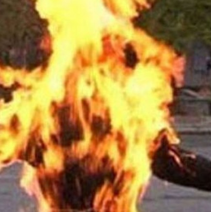 Мъж на 38 години се самозапали у дома 
