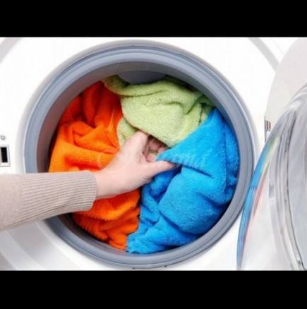 5 непростими грешки при прането на хавлиените кърпи, които ги правят остри като шкурка и ги карат да миришат на спарено