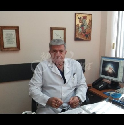 Професор Начев в тежко състояние в болница
