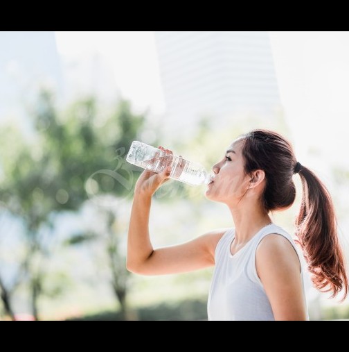 Диетолог предупреди да не пием вода от пластмасова бутилка 