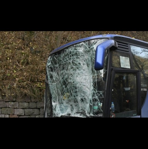 ИЗВЪНРЕДНО! Български автобус катастрофира в Сърбия, има и ранени: