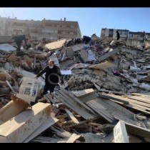 Мощен вторичен трус удари Турция след разрушителното земетресение