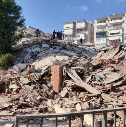 Мощно земетресение удари Турция и Гърция с големи разрушения и жертви усетено и у нас
