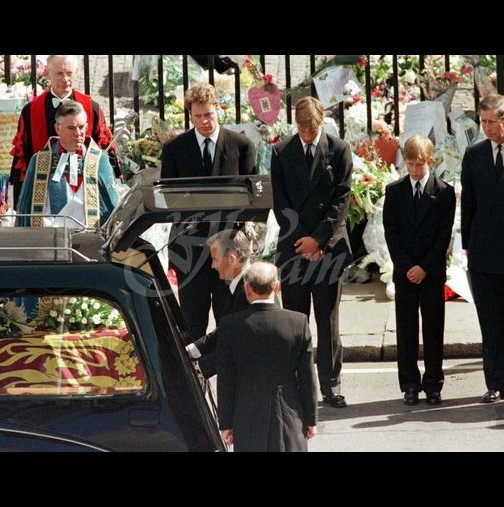Кралският биограф с шокиращи разкрития за погребението на Даяна