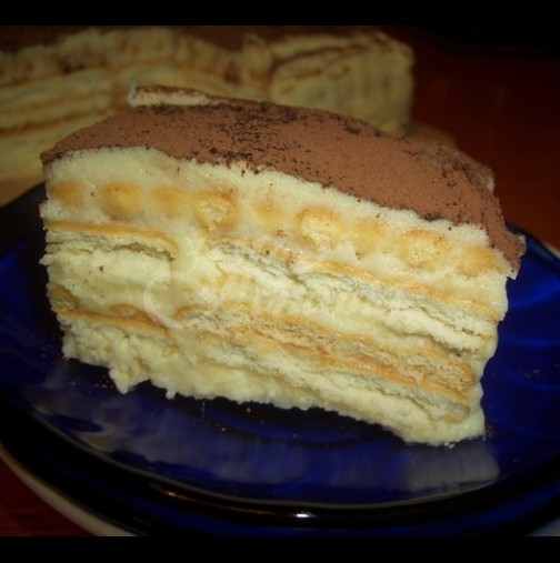 Пухена бисквитена тортичка с копринен крем - толкова сочна не сте я правили! 