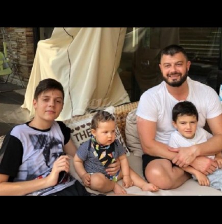 Николай Бареков стана татко на момиченце след четирима сина - честито! Ето как кръстиха бебчето (Снимки):