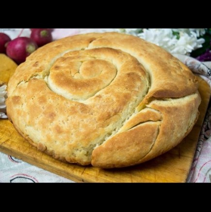 Ако имате 2 чаши брашно и бучка сирене, веднага грабвайте 1 яйце и най-бързата питка-сиренка е готова!