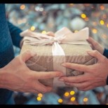 Подаръци с лоша енергия: какви неща не бива да се подаряват на близки