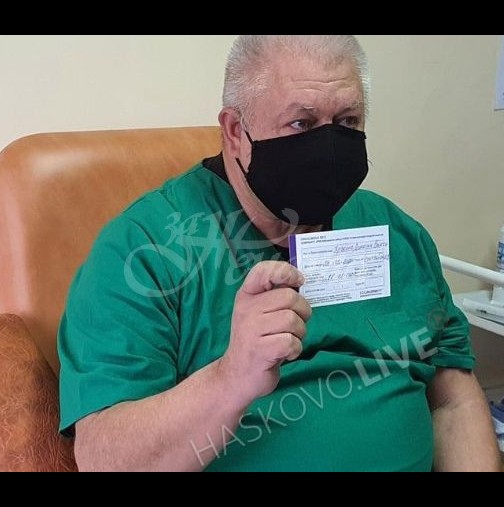 Първият лекар, ваксиниран в Хасково съобщи за лична трагедия
