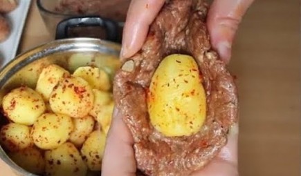 Никога не сте яли толкова ароматни и вкусни картофи и всичко това благодарение на каймата-Турска рецепта-Видео