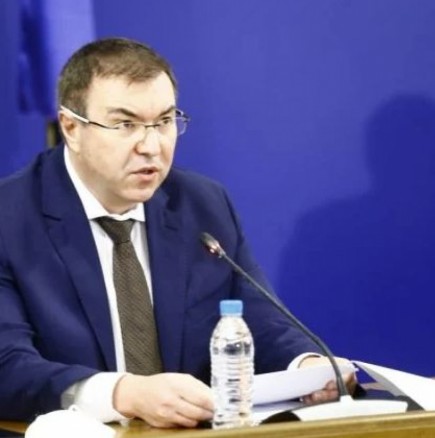 Министър Ангелов пред журнаилсти: Замесиха ни в две кголеми лъжи за Ковид 19